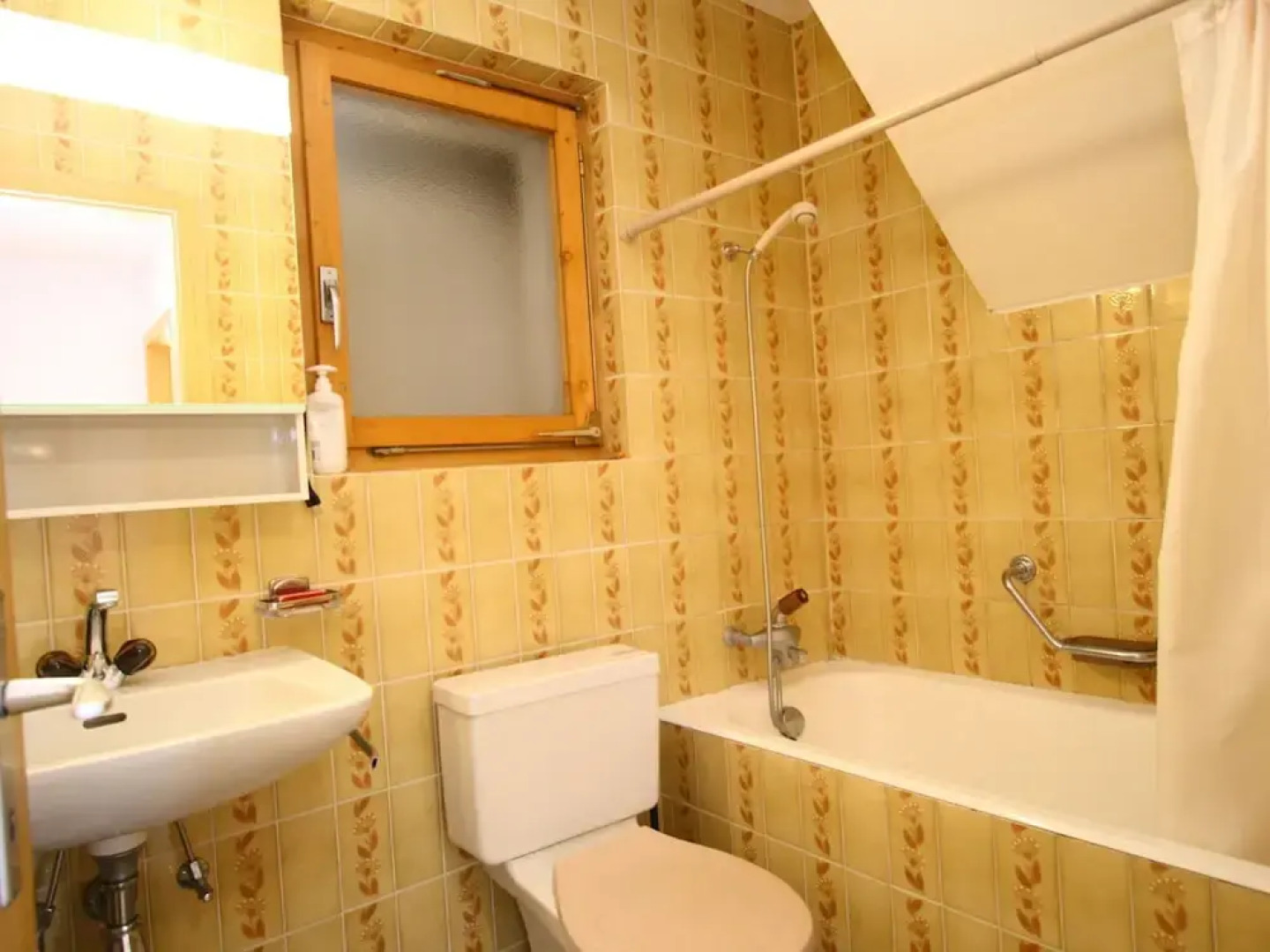 Comfortable 6 Pers Chalet Near Anzere