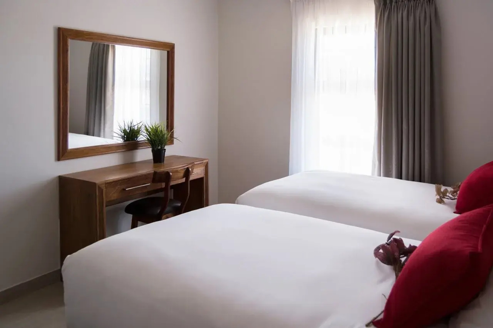 Camelot Guest House & Apartments