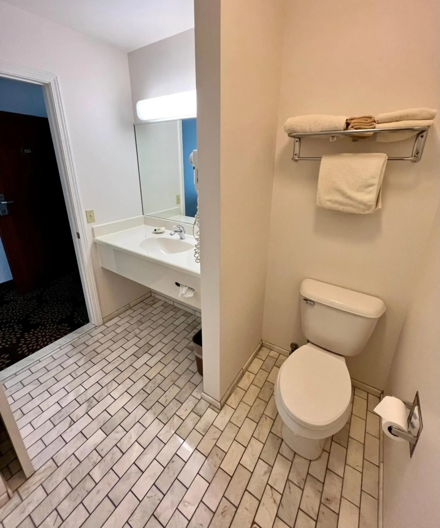 Court Plaza Inn & Suites