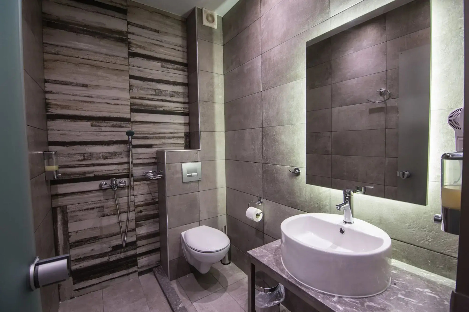 SKS Luxury Suites & Rooms