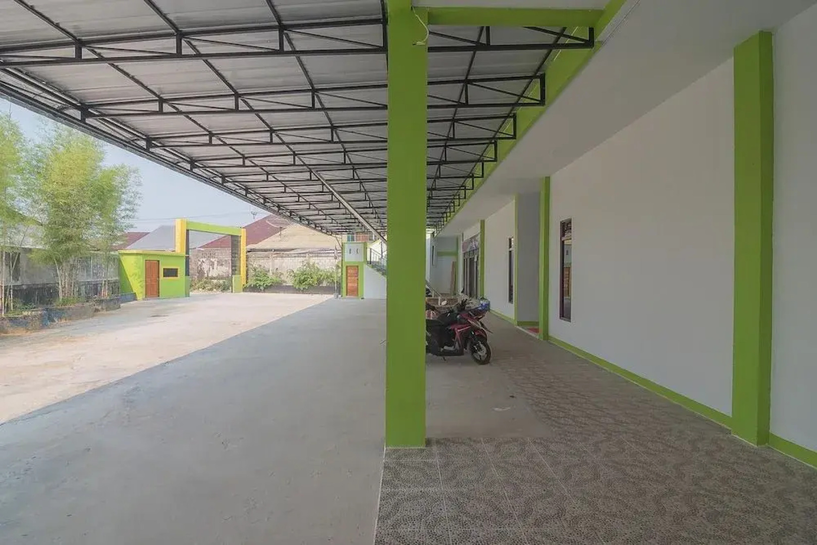 RedDoorz near RS Harapan Bersama