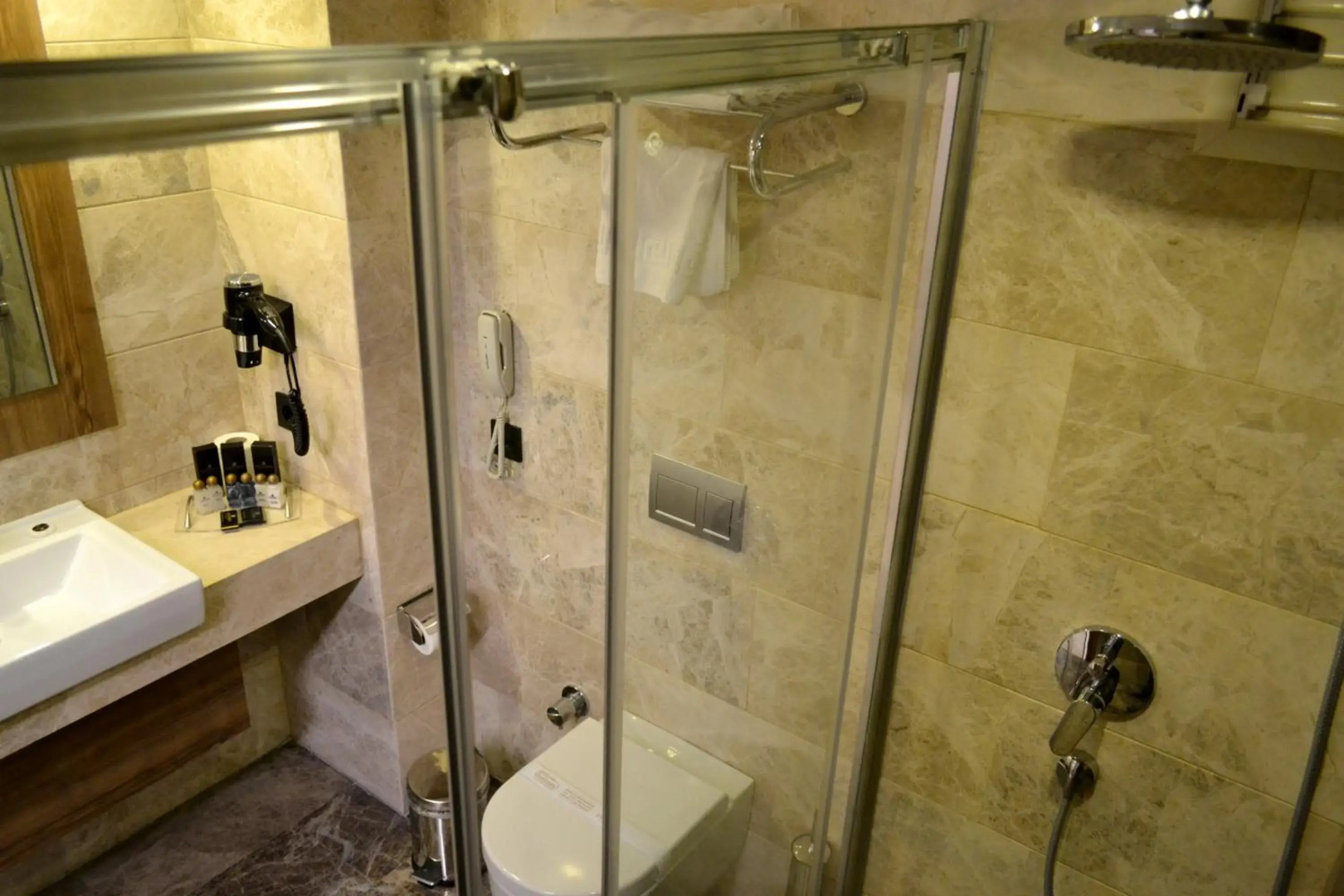 Landmark Plaza Hotel