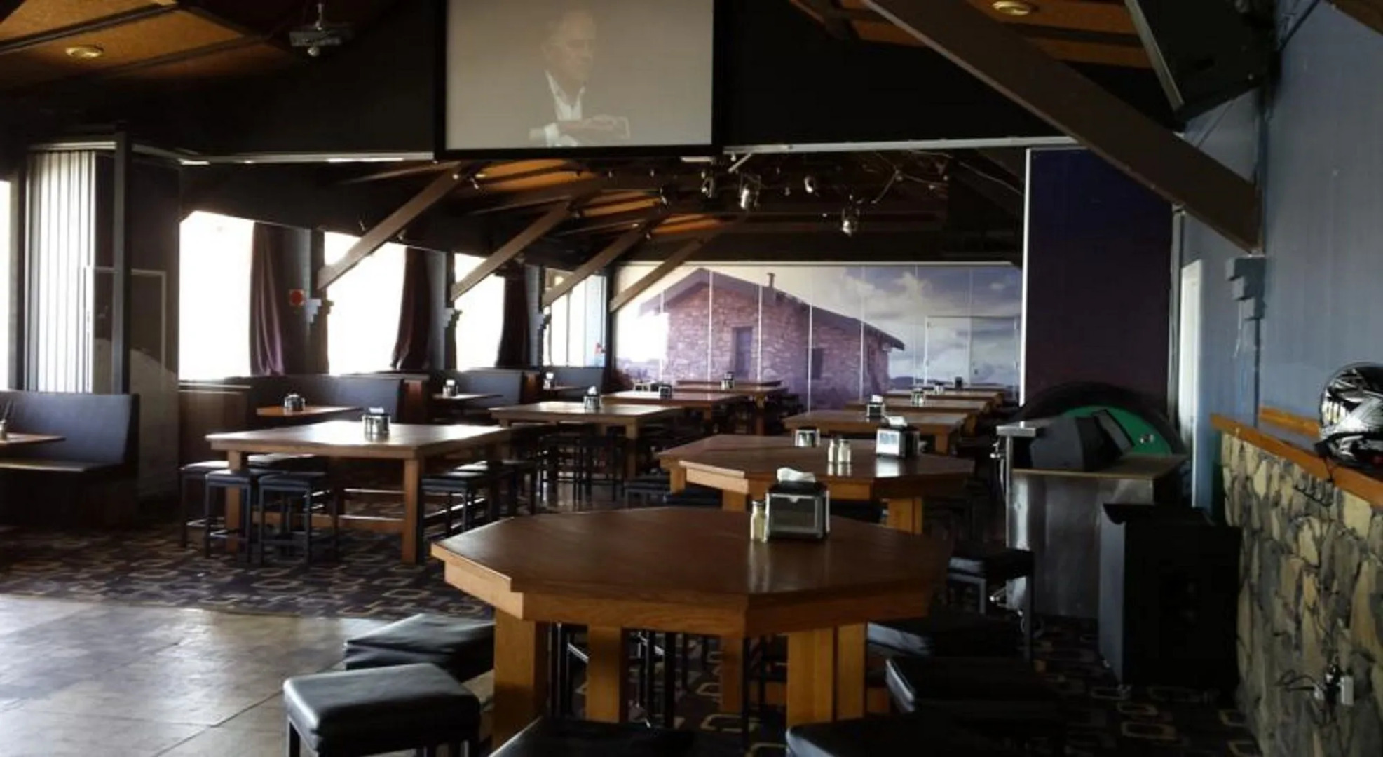 Lake Jindabyne Hotel