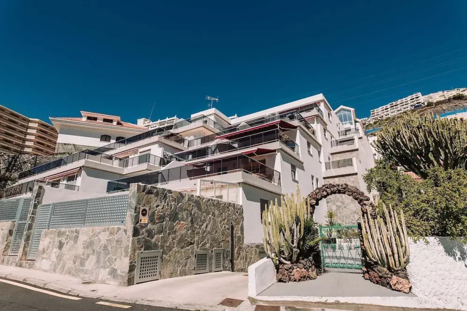 Modern & Chic Loft Apt. *Terrace *BBQ *Parking