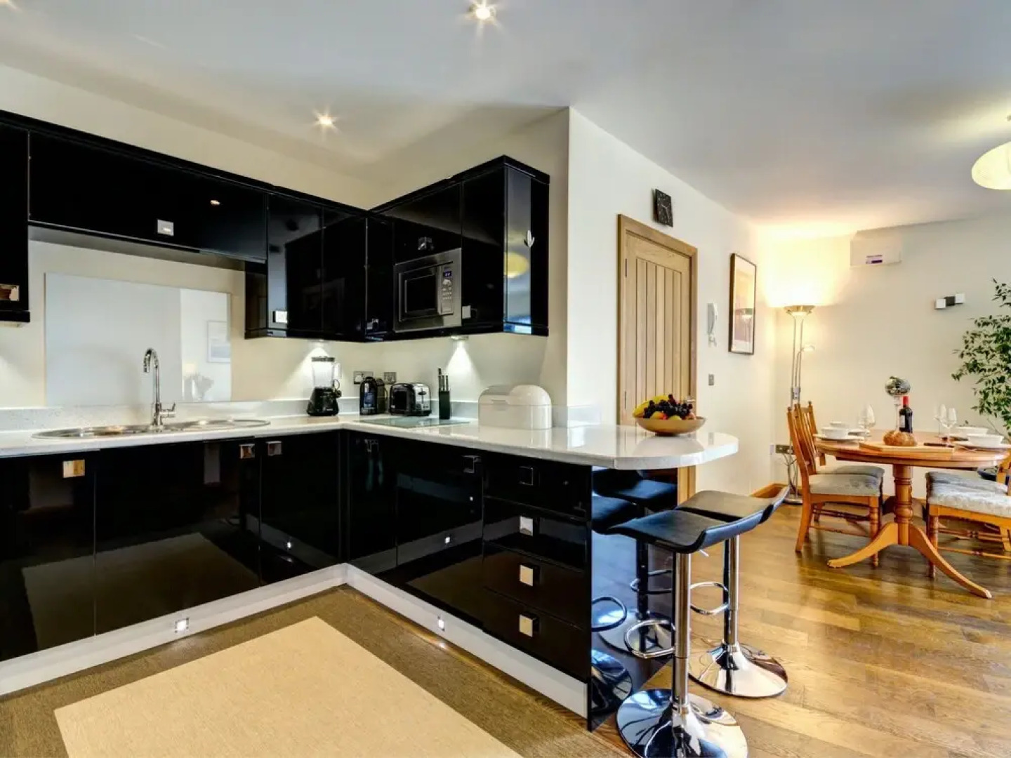 Luxurious Apartment in Par With Beach Nearby