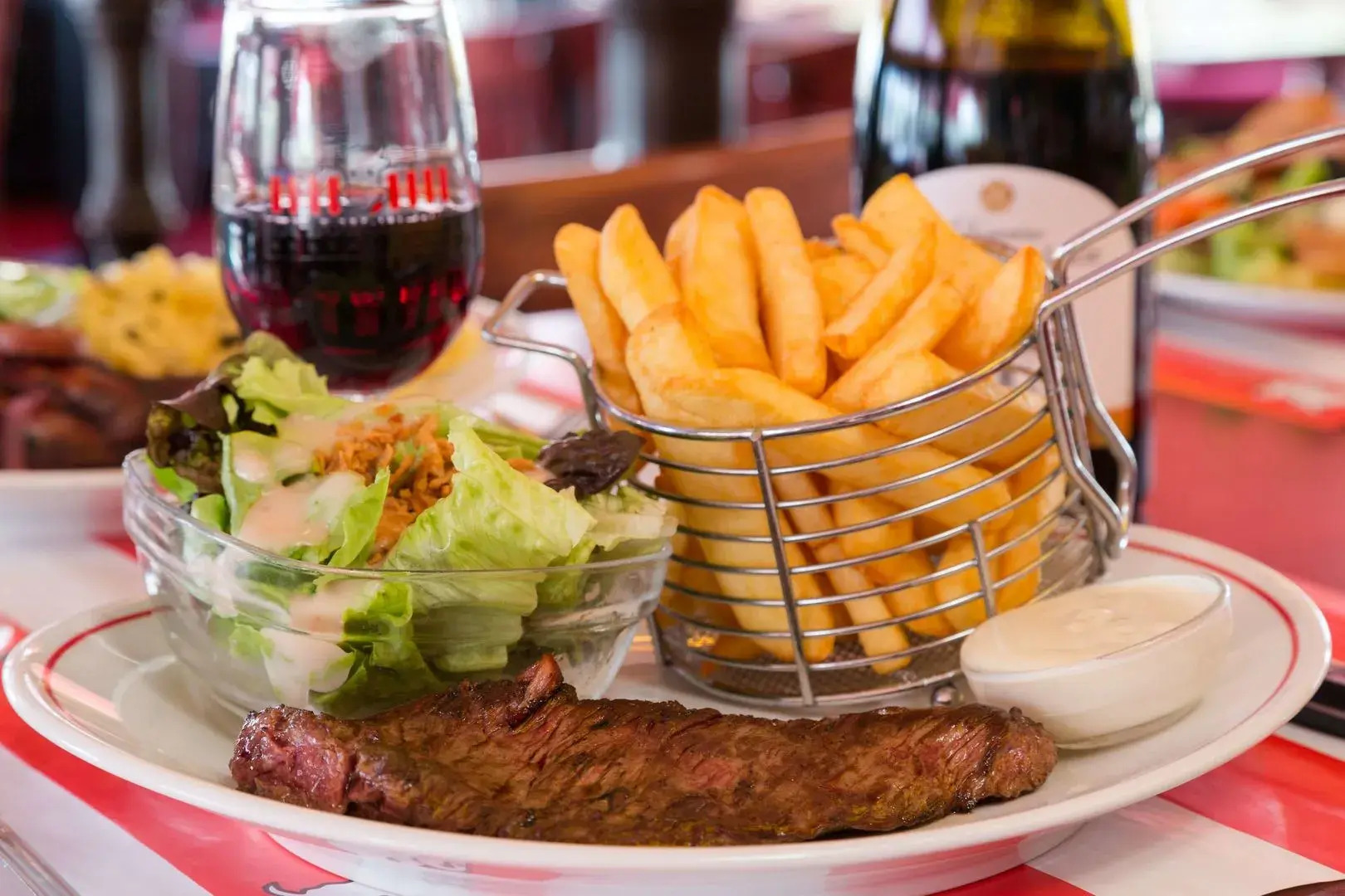 The Originals City, Hôtel L'Acropole