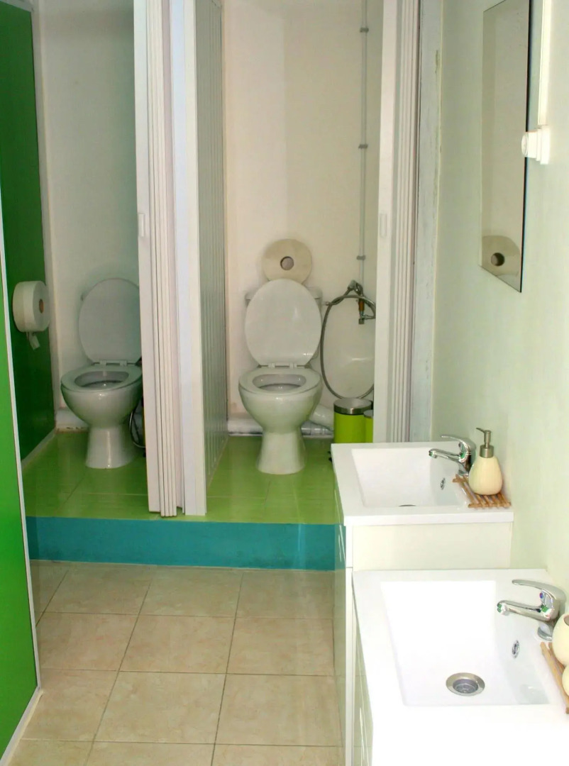 Locals Hostel & Suites