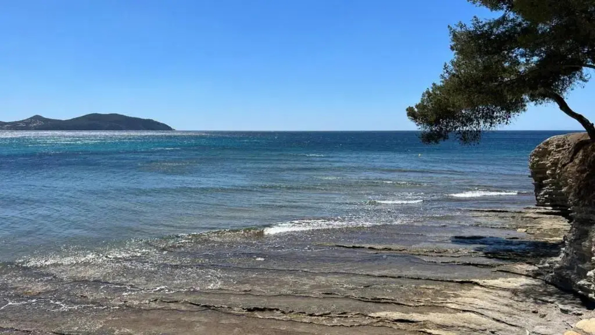 Les terrasses du Liouquet T2, piscine , parking , mer à 150 m
