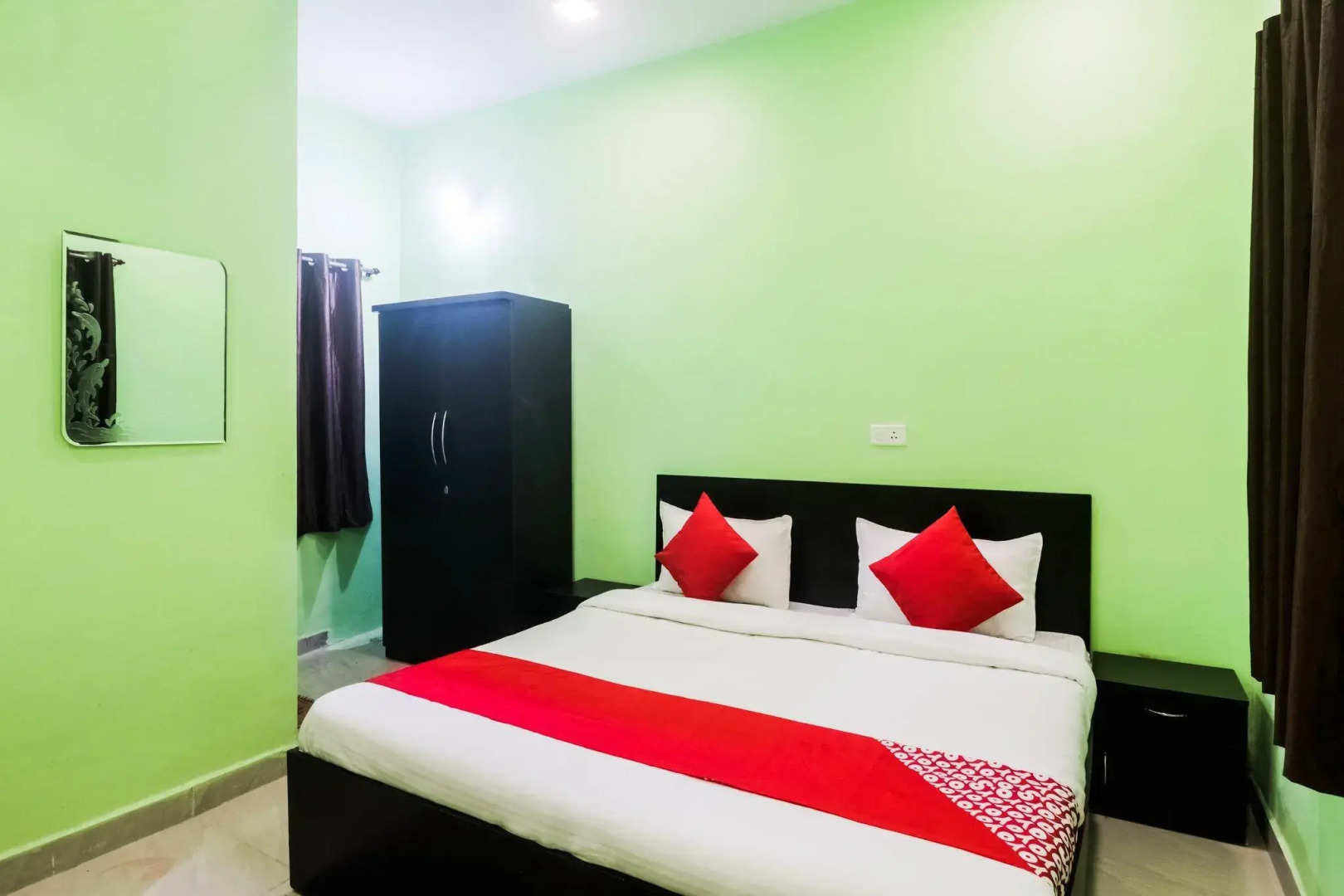 OYO 48801 Hotel Golden Leaf