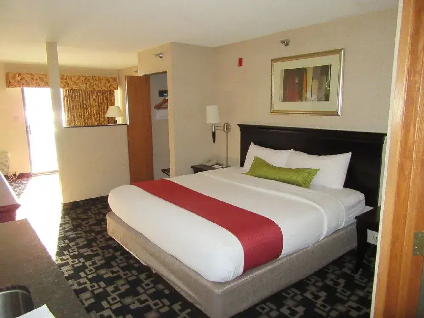 Express Suites Riverport Inn & Suites