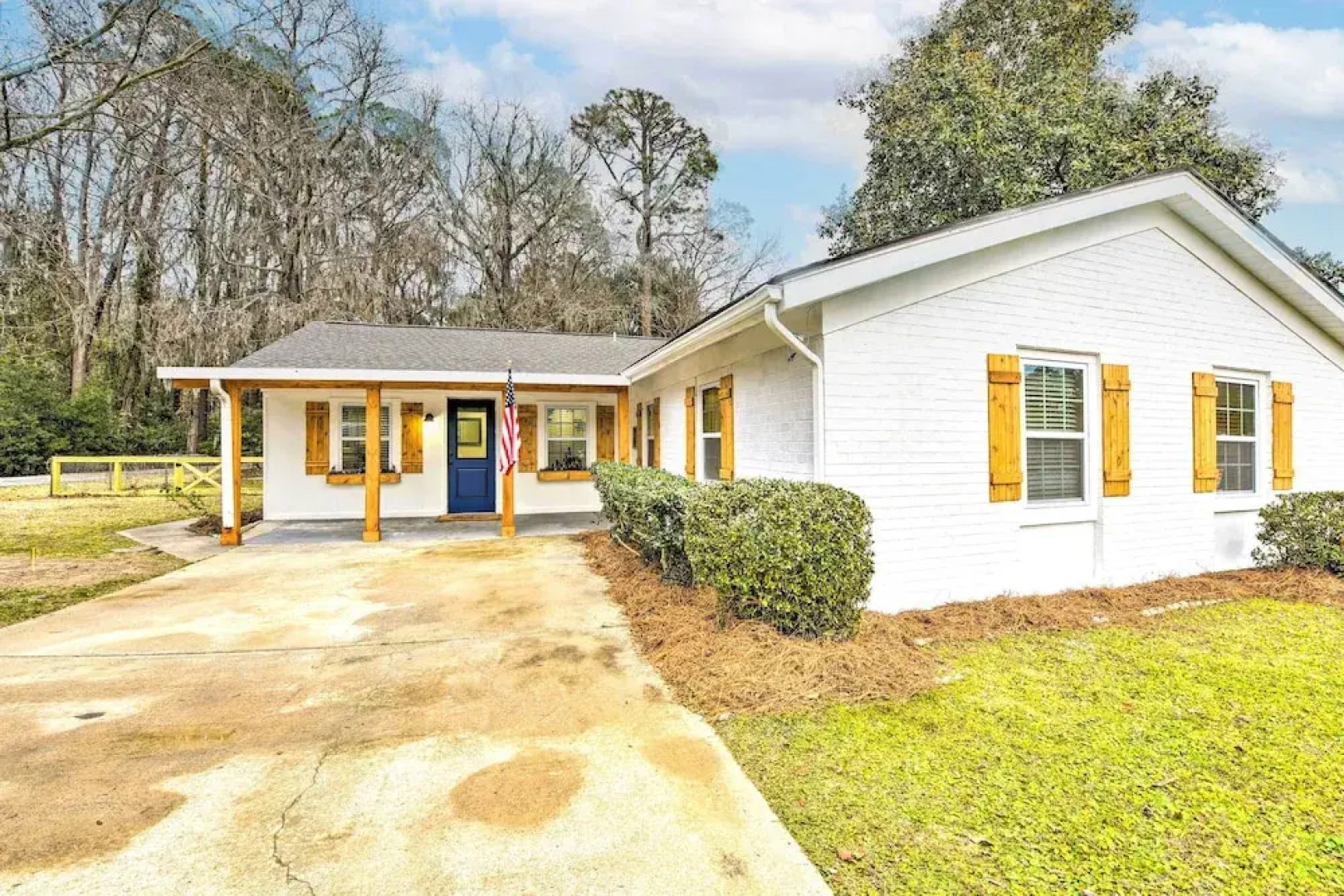 Bright Beaufort Home w/ Porch & Fire Pit!