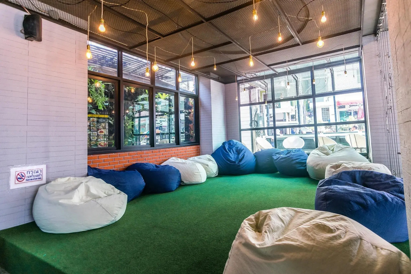 18 Coins Budget Hotel