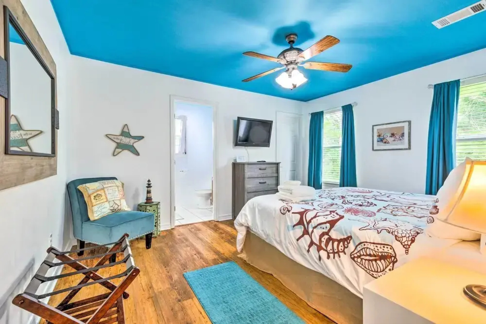 Secluded 'La Mer Cottage' < 1 Mi to Beach!