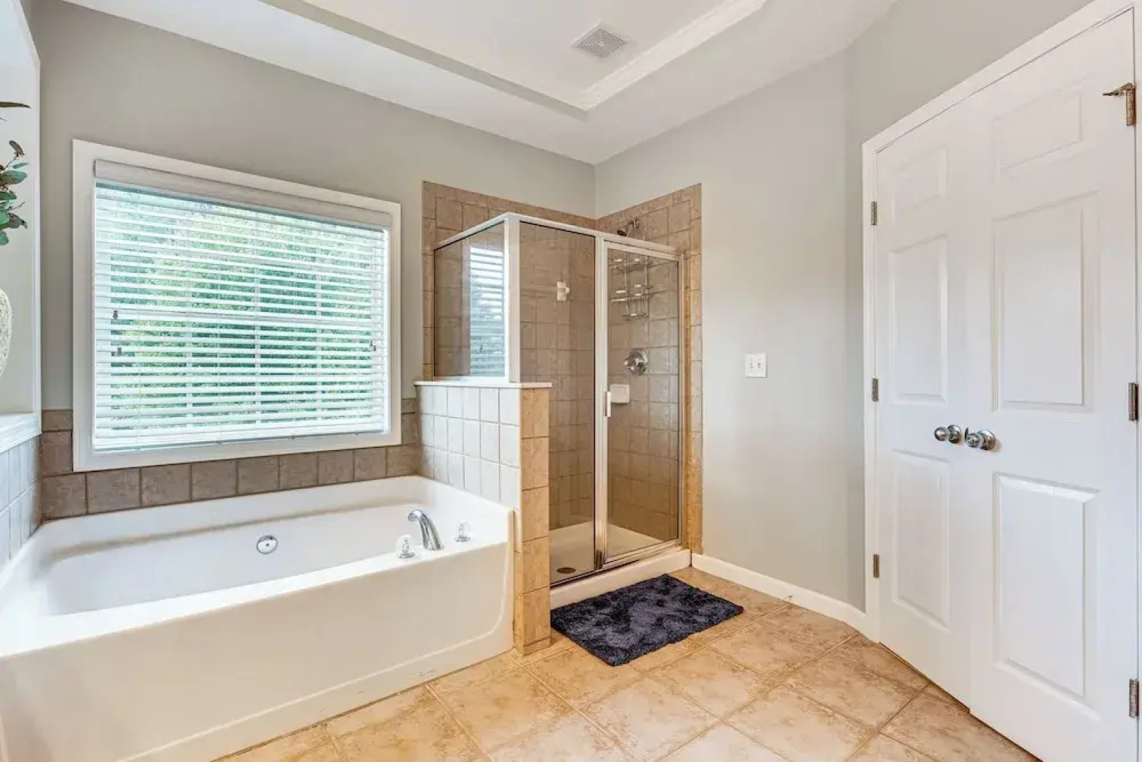 3 Mi to Avalon: Townhome w/ Balcony in Alpharetta!