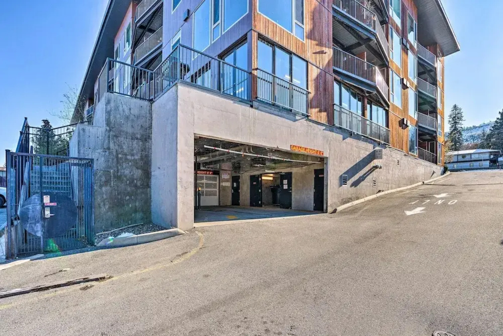 Resort-style Condo w/ Lake Chelan & Mtn Views