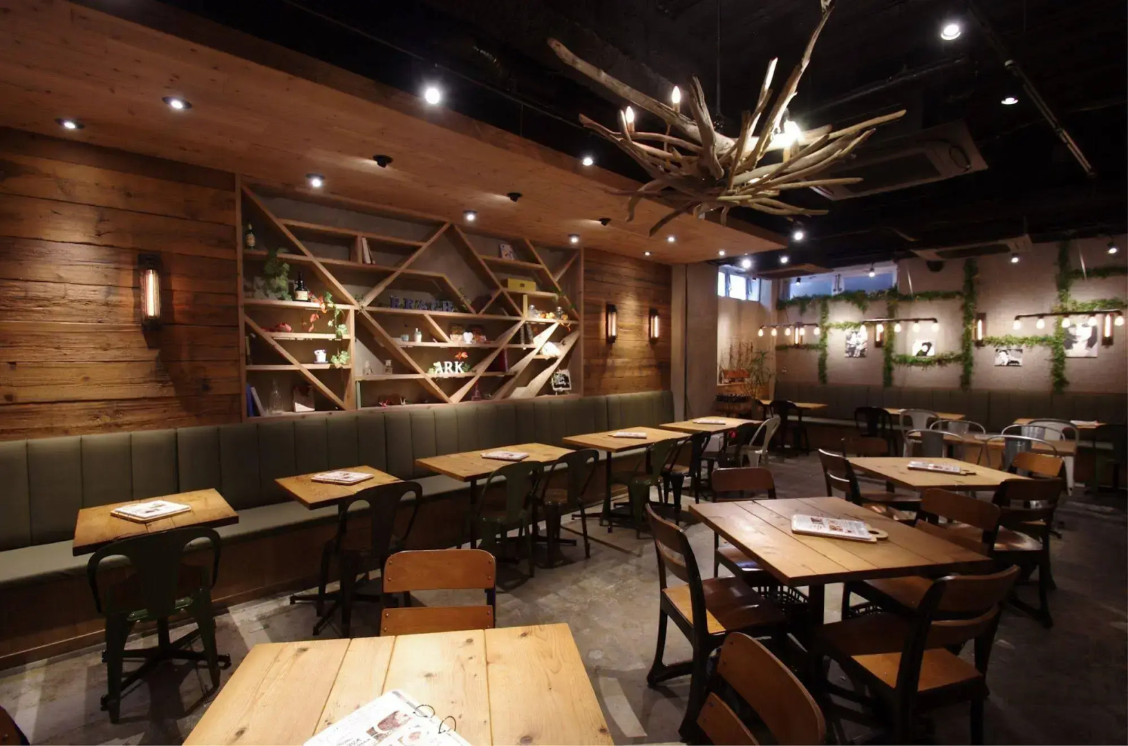 Ark Hostel & Cafe Dining