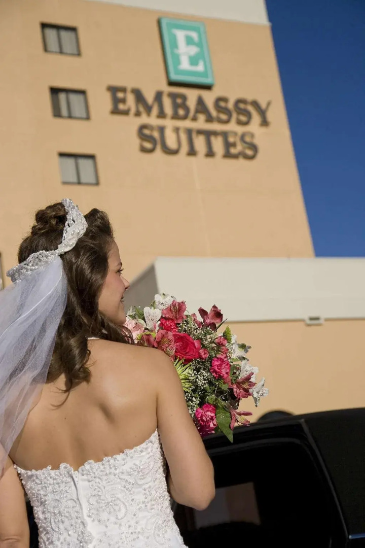 Embassy Suites by Hilton Kansas City International Airport