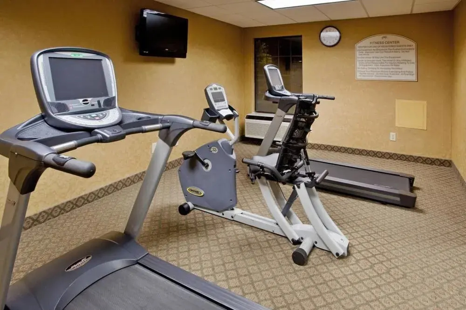 Days Inn & Suites South Boston