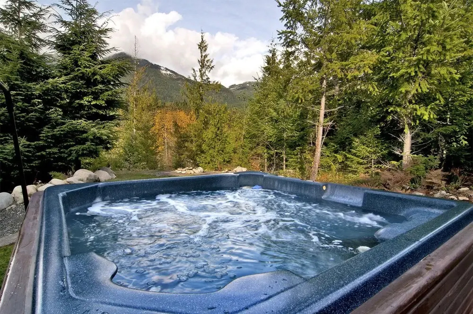 Money Creek Lodge - Five Bedroom Cabin with Hot Tub