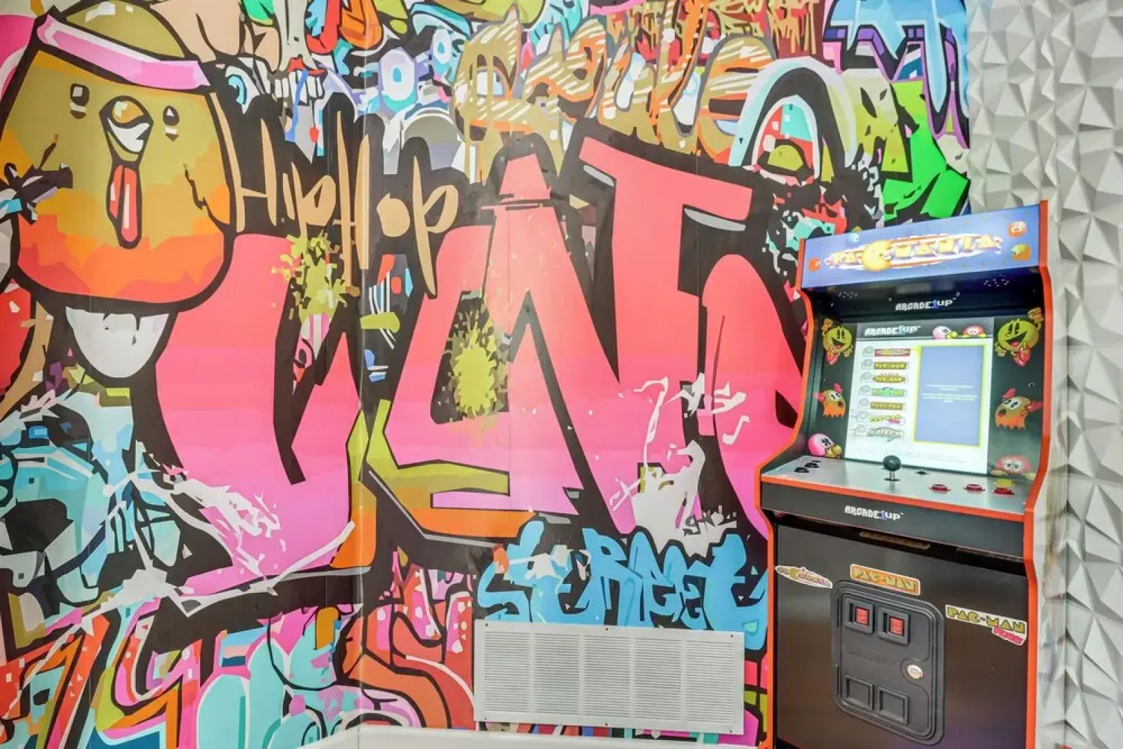 Chic Pocono Hideaway w/ Private Indoor Sauna