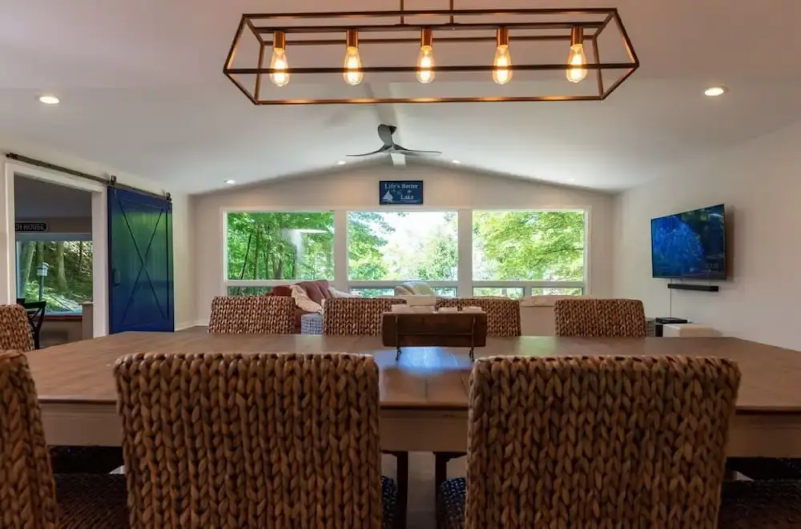 Beach View Cottage - On the Lake