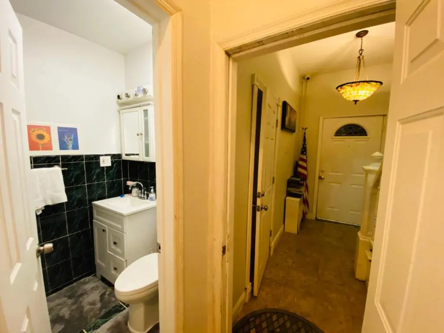 7 Room with Jacuzzi, Massage Seat, and Parking Spac, 15 mins in bus and 7 minutes via New York Waterway Ferry to the CITY - THE BEST CHOICES!!