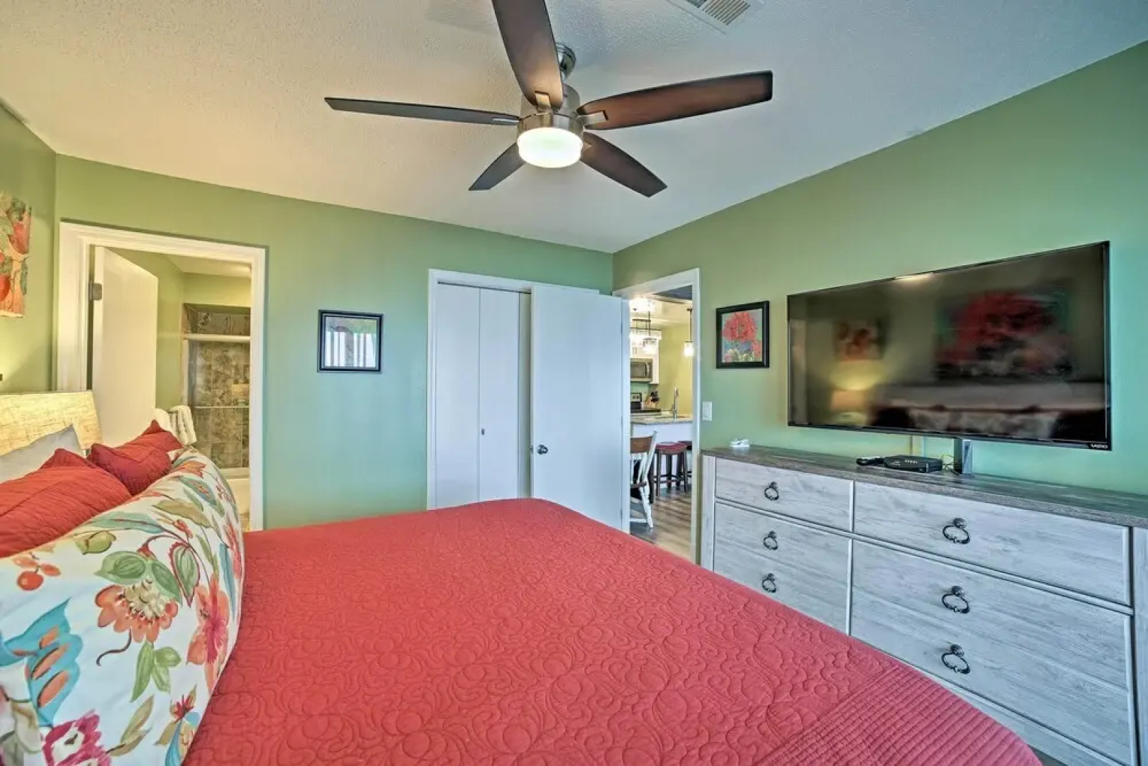 Cozy Missouri Condo ~ 2 Mi to Silver Dollar City!
