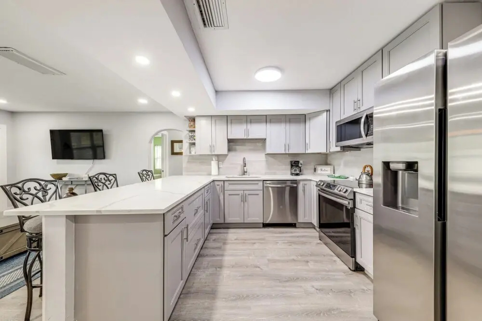 1 Mi to Beach: Sunny Lantana Cottage w/ Pool!