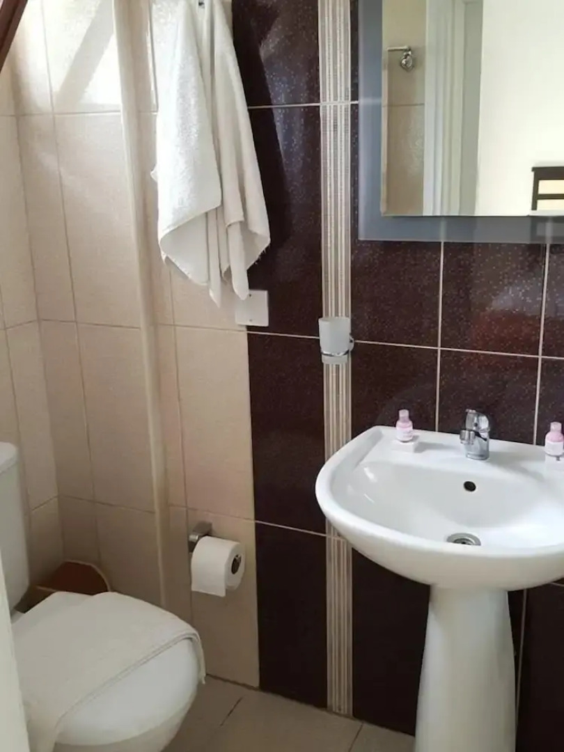 Yeldener Crystal Rocks