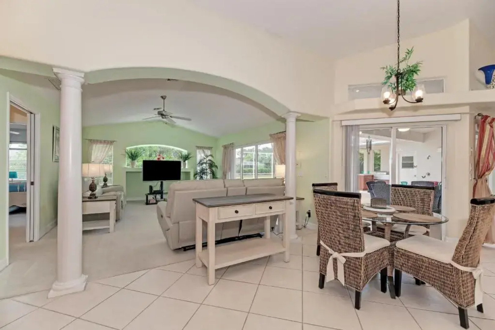 Shangri-La - Private Villa with heated pool and spa - sleeps 6