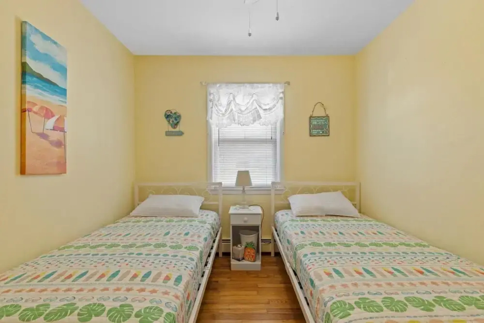 Poppy s Hampton House Large Yard Near Town Beach Restaurant Newl