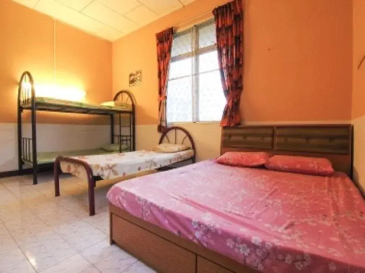 Borneo Beachouse Backpackers