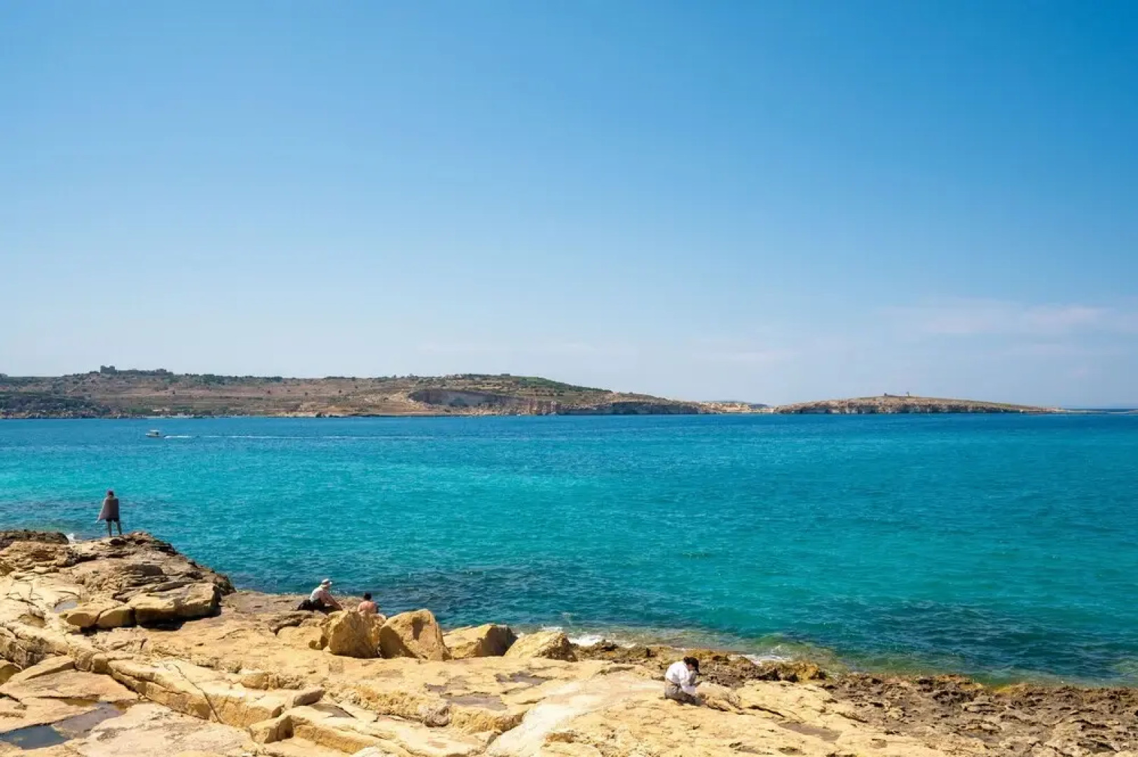 Islet Promenade Studio with Hot Tub and Panoramic Sea Views by GetawaysMalta