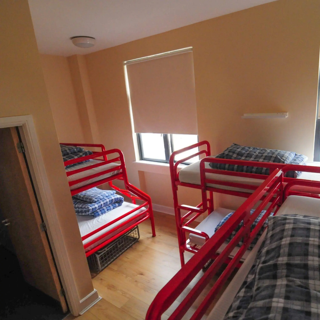Snoozles Tourist Hostel