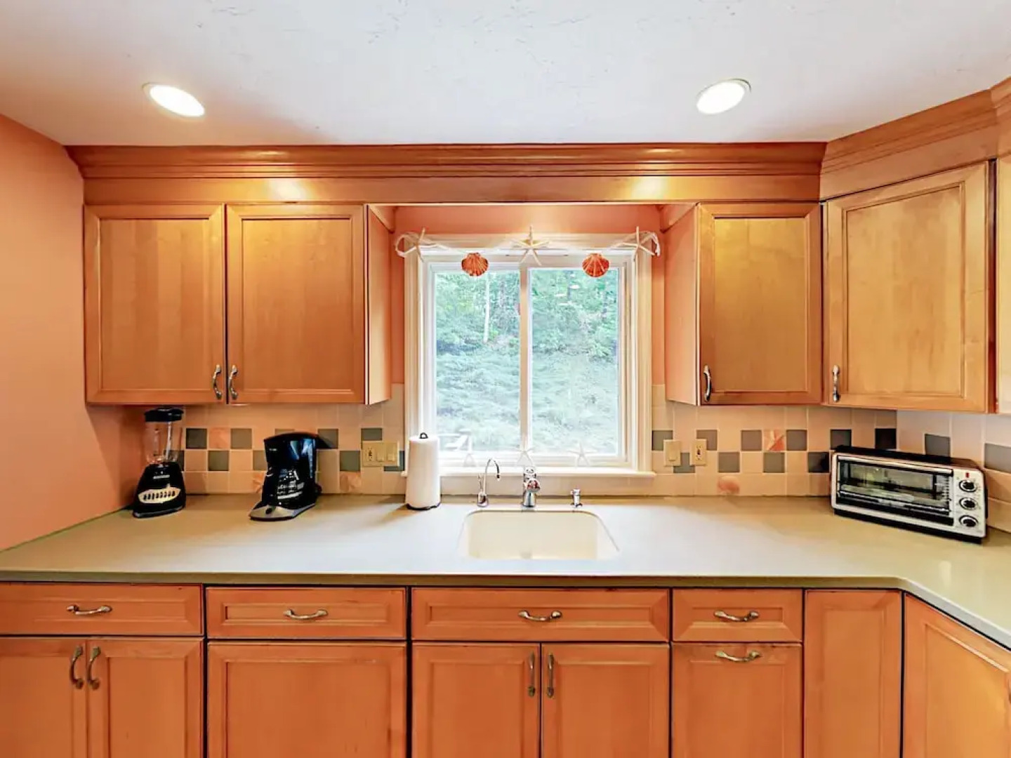 Countryside Home 4 Bedrooms 2 Bathrooms Home