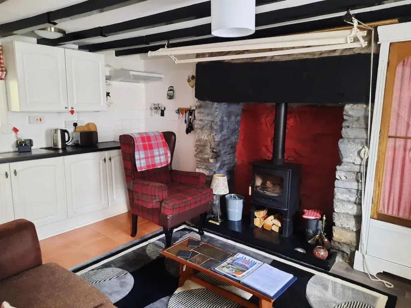 2 Bed House - Sleeps 3 - Pets - Garden - Parking