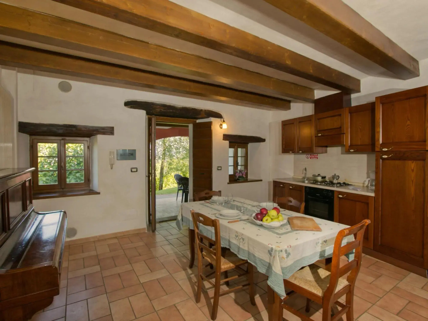 Spacious Mansion in Sant'Angelo in Vado with Pool