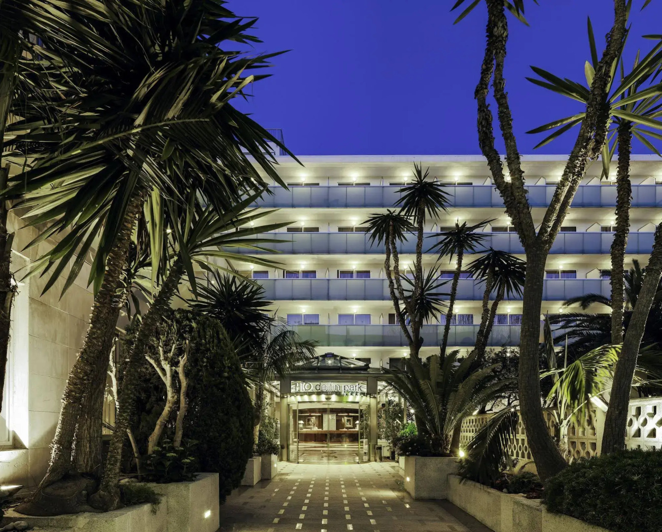 H10 Delfín - Adults Only