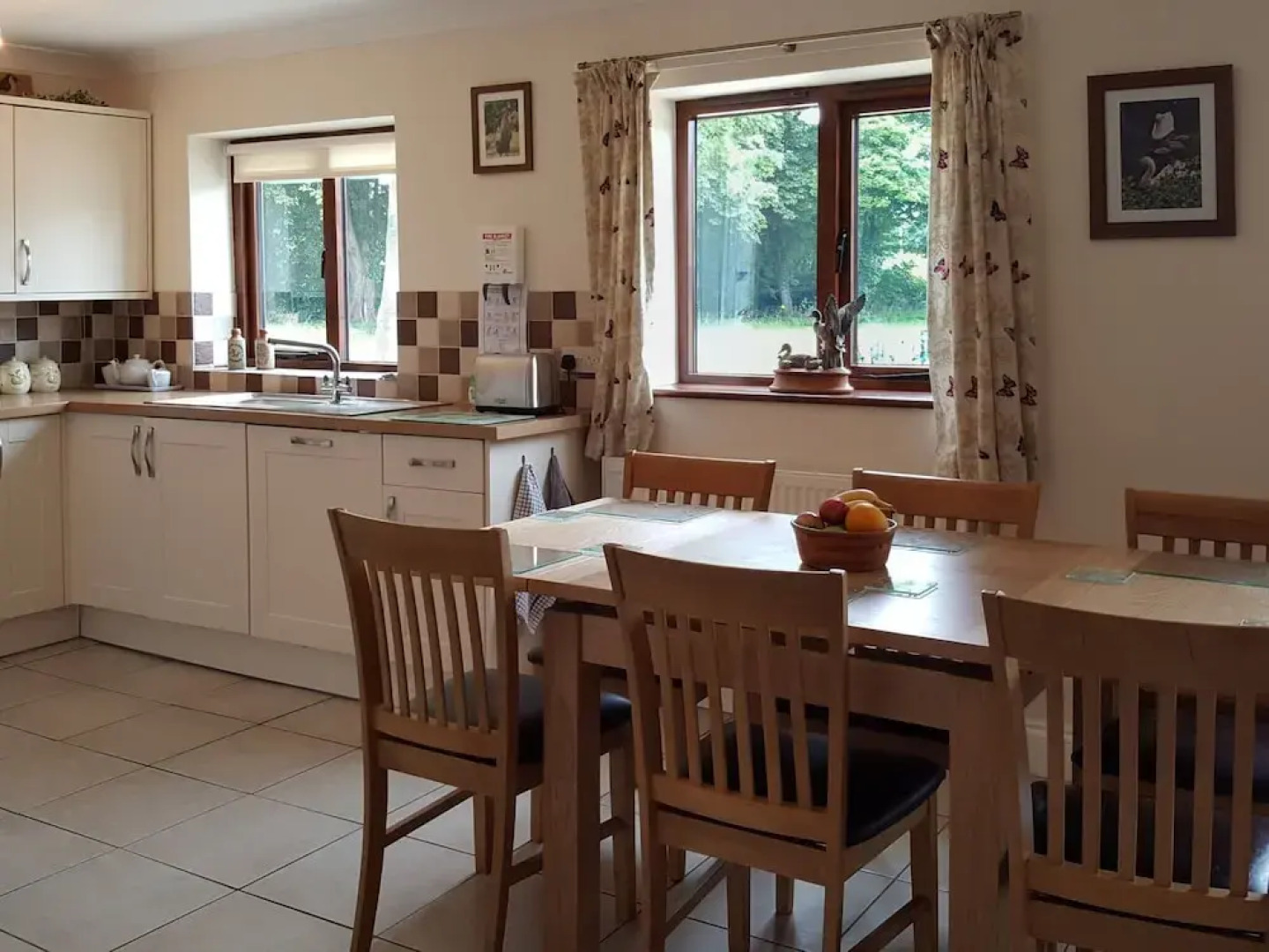 Beautiful, Spacious Cottage Offering Views of the River Nar