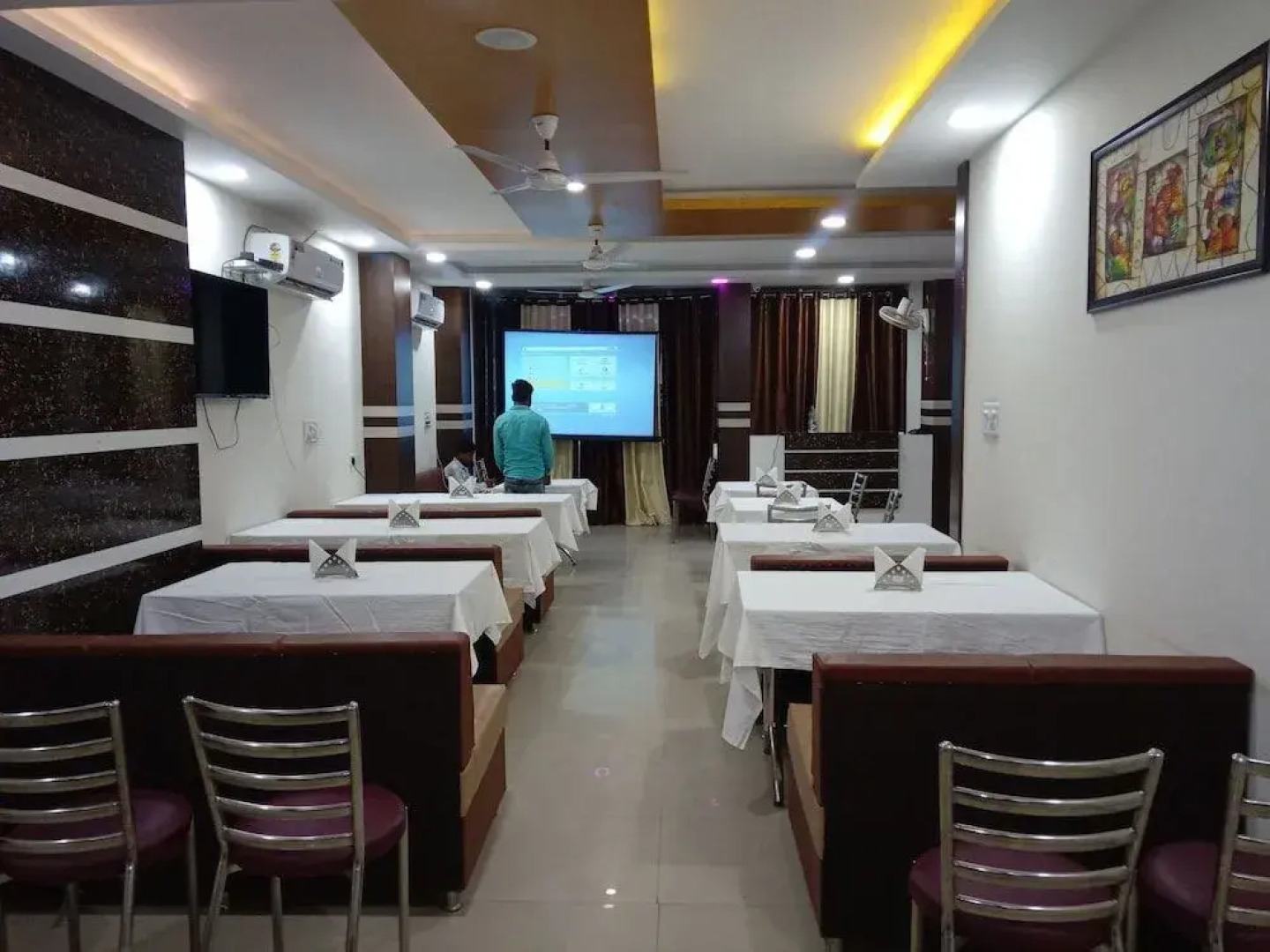 Vinayak Palace Hoshangabad