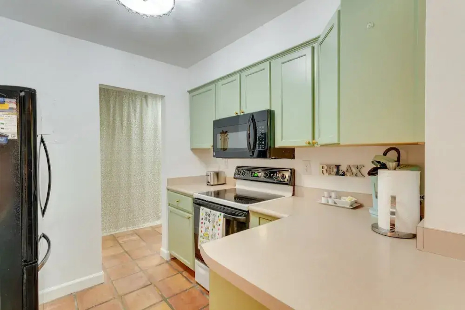 Gulf Breeze Escape w/ Patio + Community Pool!