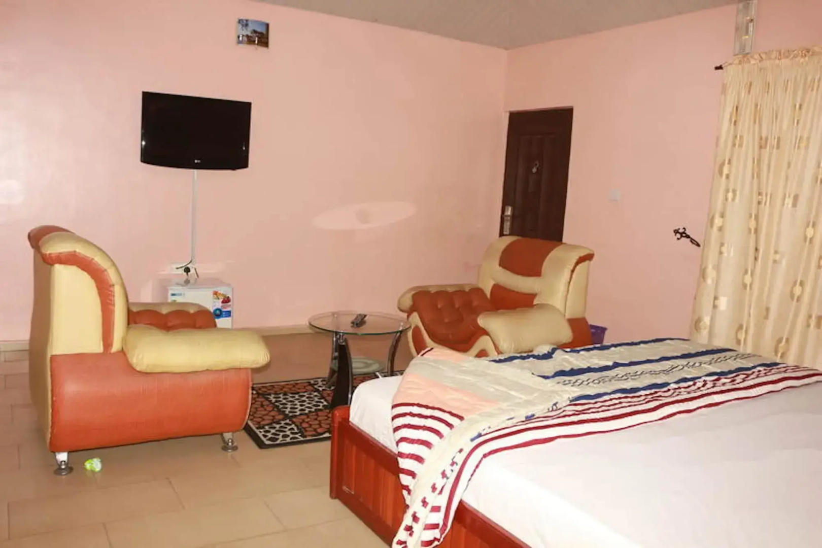 Emrosy Hotels