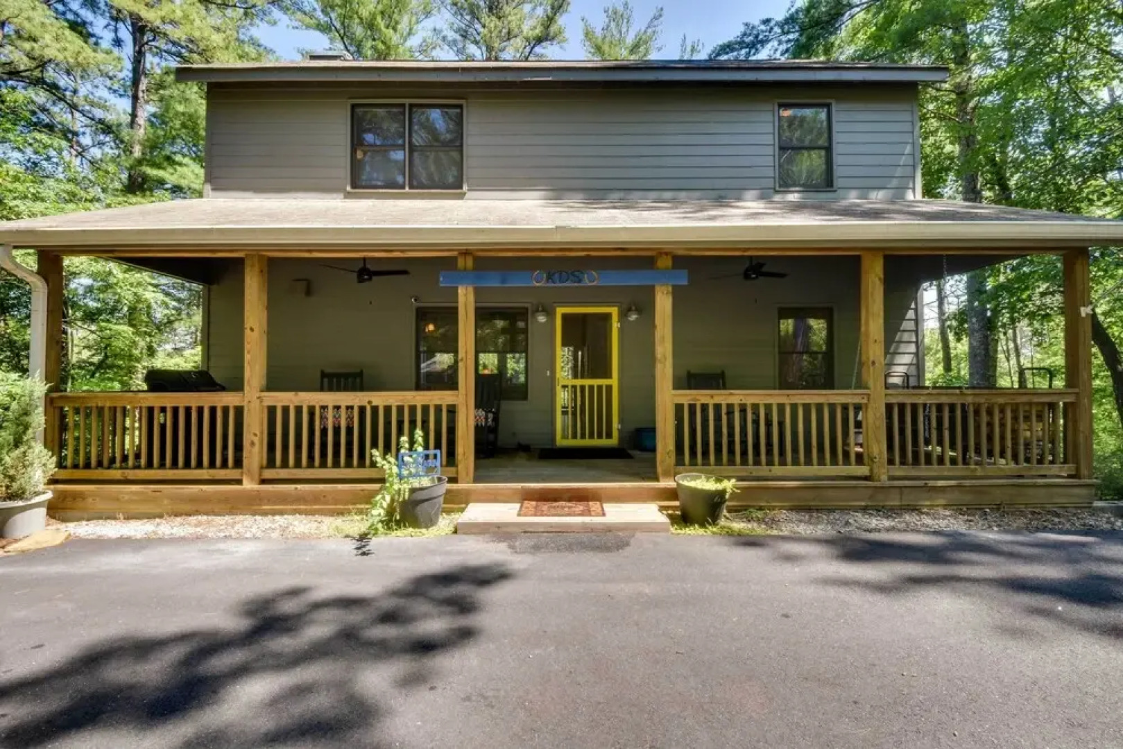Spacious Georgia Escape w/ Fireplace, Deck & Grill