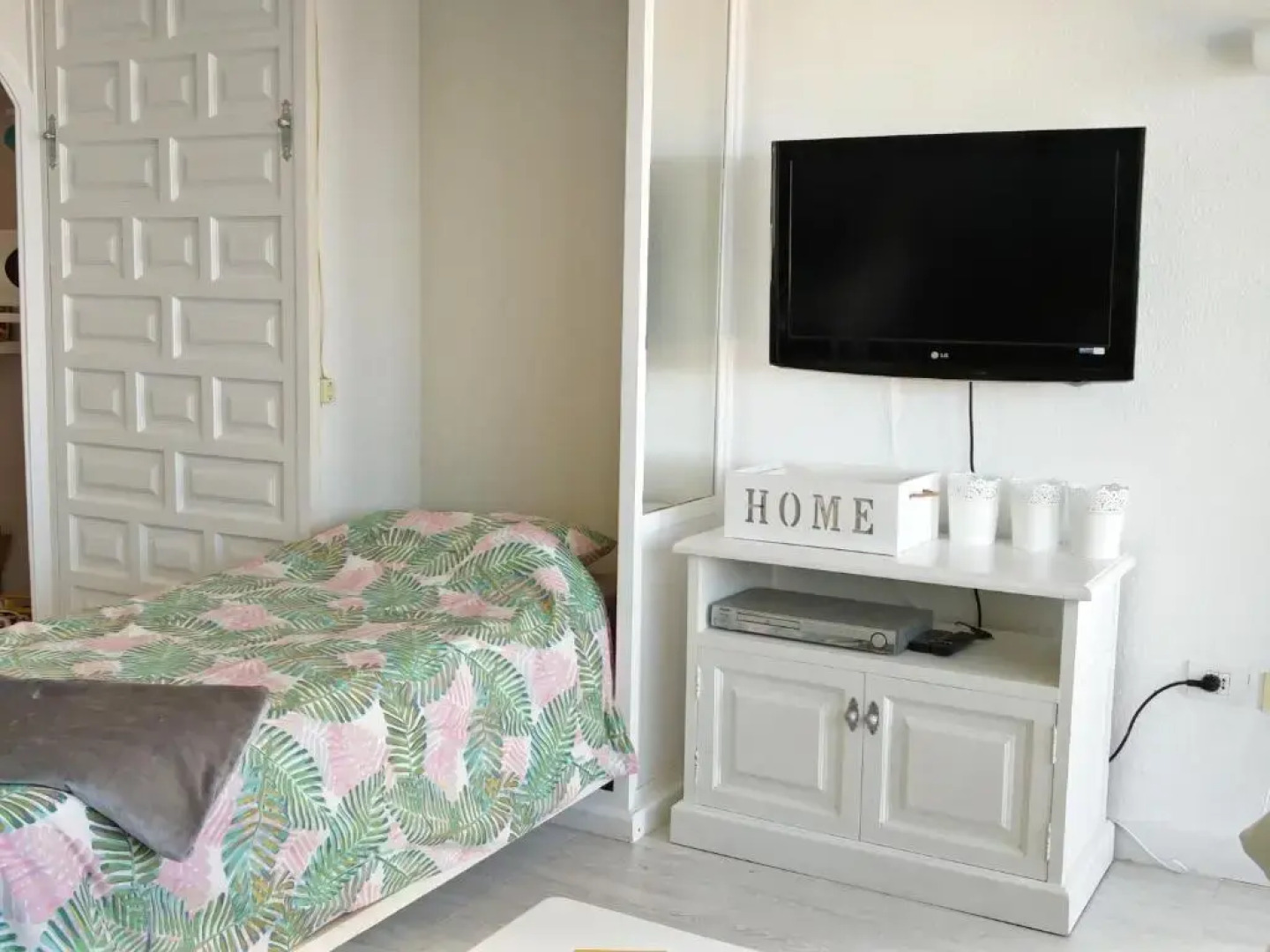 Luminous Studio in quiet area