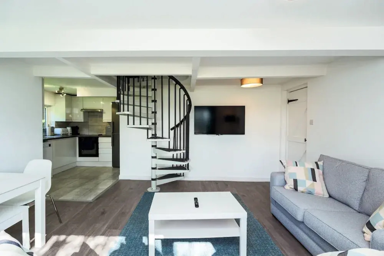 The WhiteCottage at Gildridge wd Hot Tub