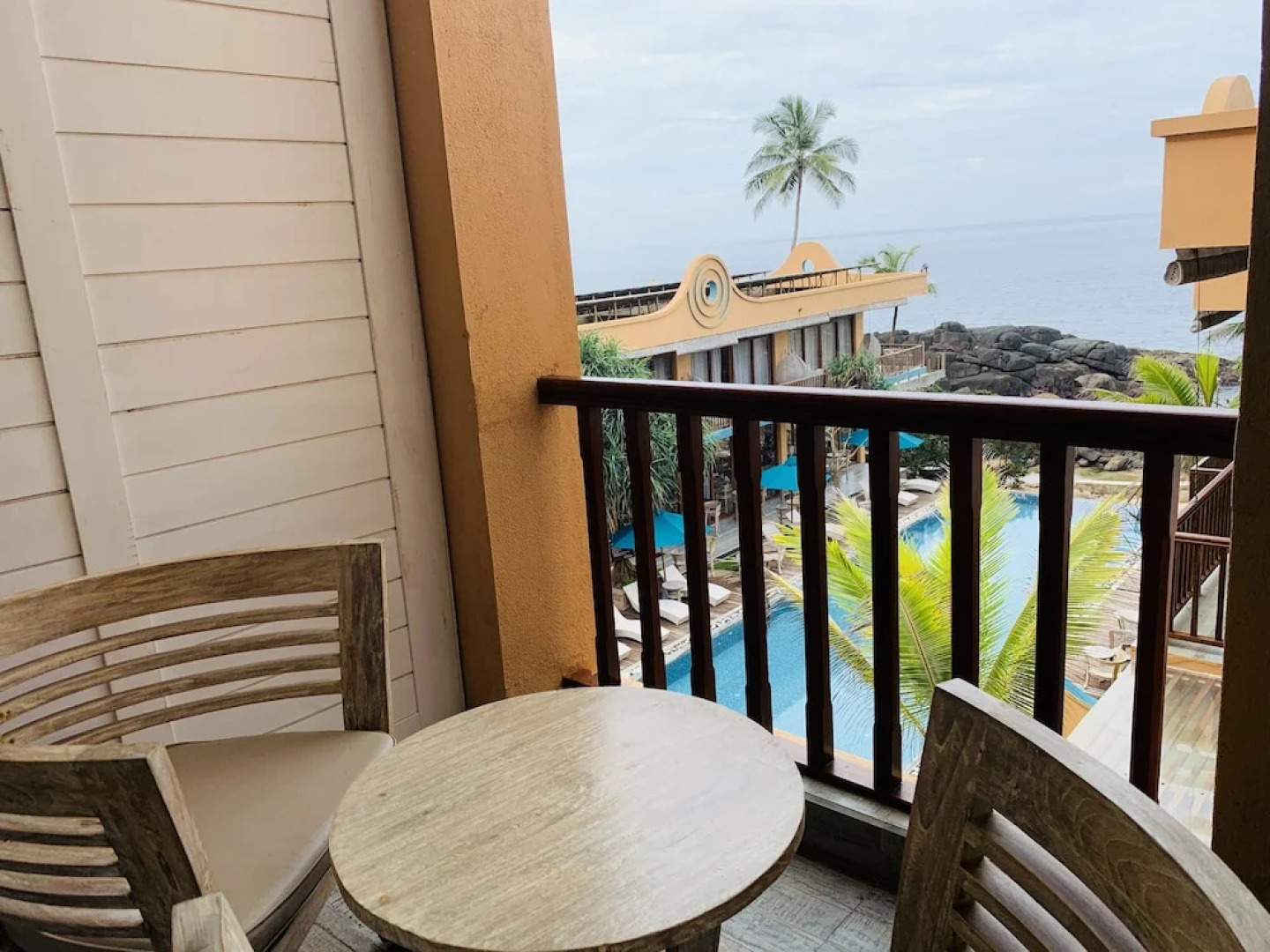 Thaproban Pavilion Waves Unawatuna