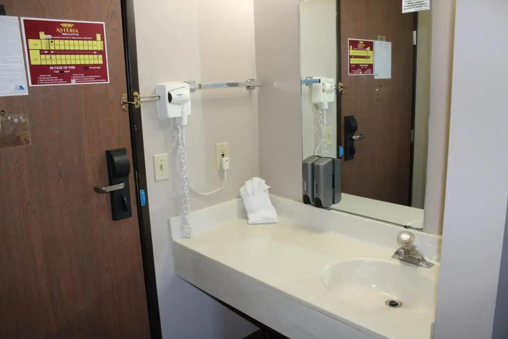 Select Inn Maple Grove