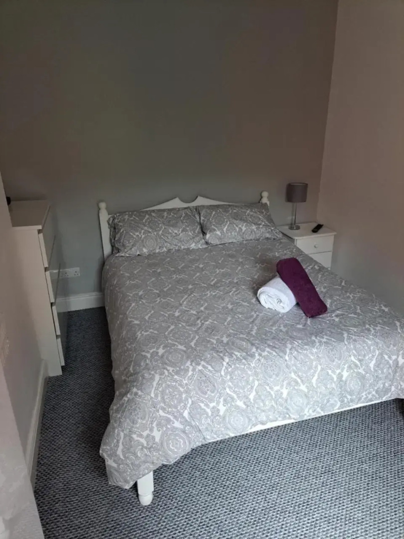 Entire Town House with Free Parking