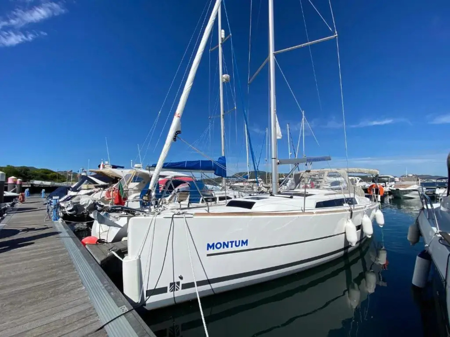 TROIA - Veleiro em marina