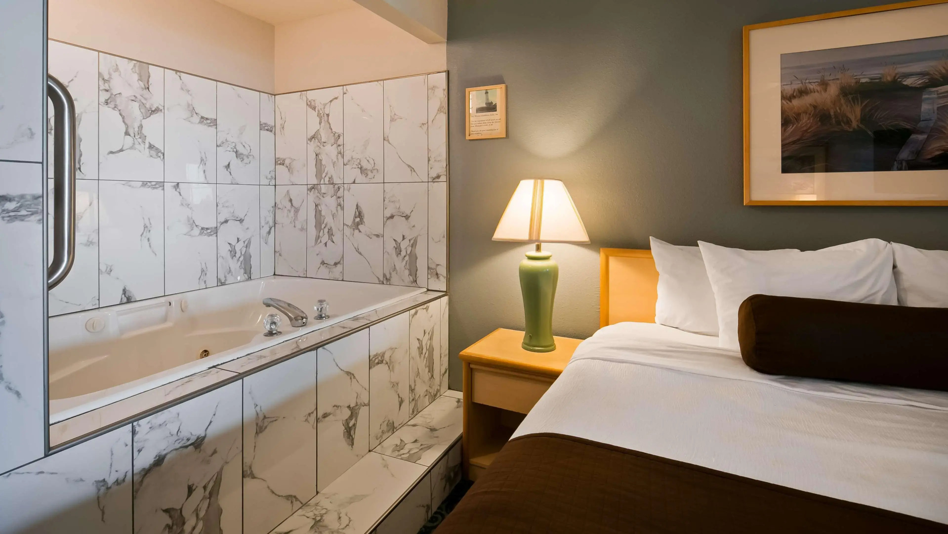 Lighthouse Suites Inn